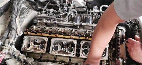 汽車發(fā)動機(jī)怠速抖動是什么原因引起的？